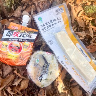 スタートから、ほとんど休憩してなかった😓
この辺で補給しておきましょう🙋‍♂️🙋‍♂️🙋‍♀️

…今年も、似たようなモノばっか食べてたな🍴