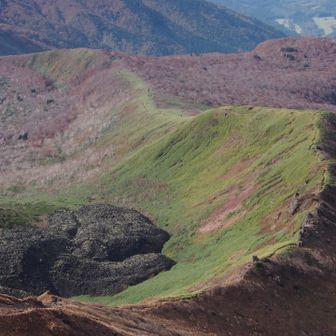 こっちの稜線も歩けるんですね😳

また別の登山道から来たご夫婦に色々教えていただきまして🫡 すっごい仲が良い事が伝わって来た素敵なご夫婦で。🥰