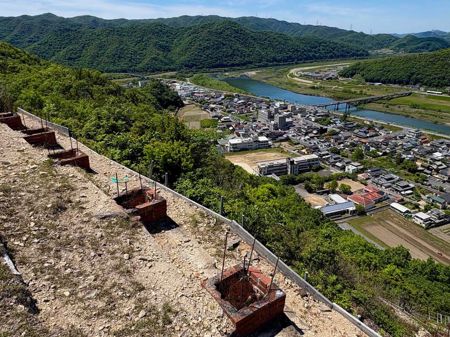 毎年8月16日午後8時に京都の五山の送り火の代表的な大文字焼きと時を合わせて、和気町の観音山に縦65メートル×横75メートルの「和」の火文字が点火されるらしいです🔥🔥🔥