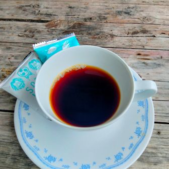 赤岳鉱泉でコーヒーブレイク
写真だと色が黒百合ヒュッテのビーフシチューみたいだけど💧
香り高い美味しいコーヒーでした☕