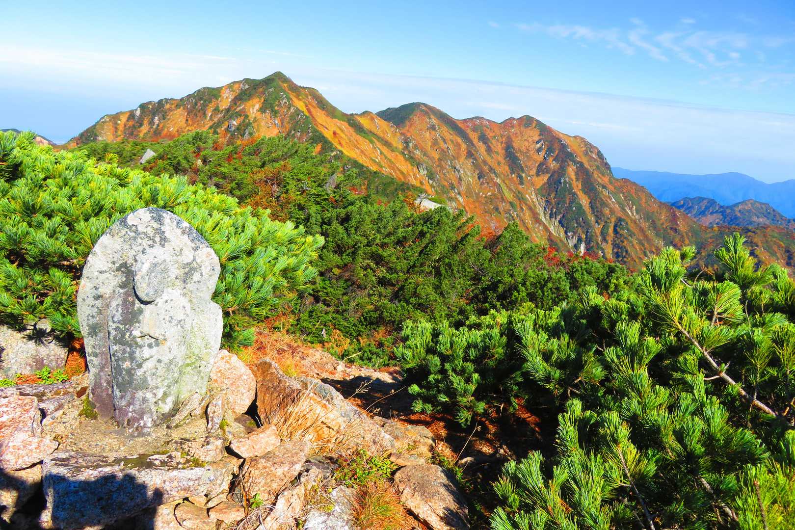 釜谷山・毛勝山をバックに、