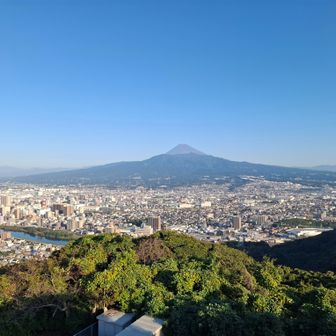 展望台に上ってみました。今日は愛鷹山と富士山が一日中見られました、こういうのは秋ならでは。