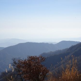 雨山（左）と先週登った檜岳（右）