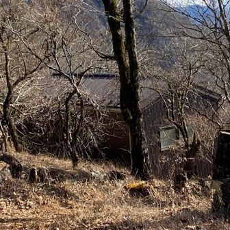 加入道避難小屋が見えました