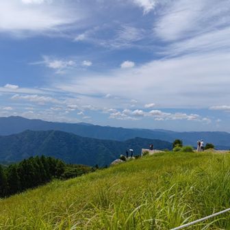 火上げ岩が混雑中だったので先にピークに