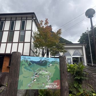 新穂高ロープウェイ。この時は強風第二ロープウェイは運休中。