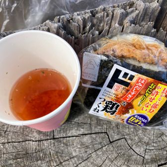 ランチタイム🍙トマトスープ😋