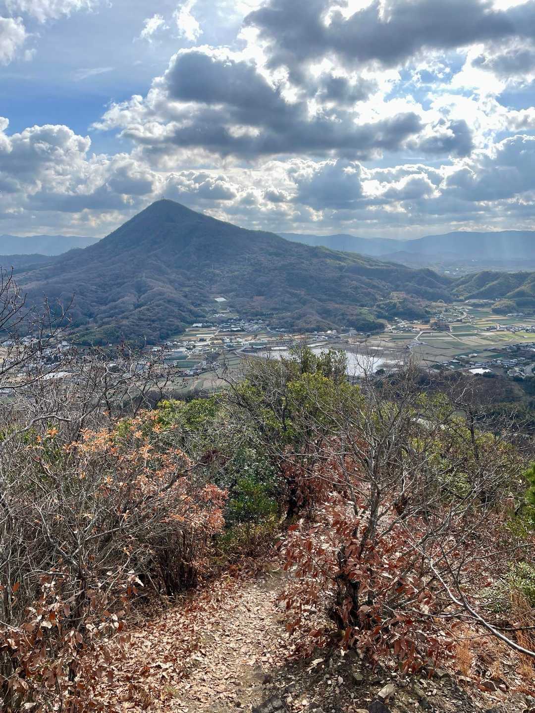 大麻山が下になり