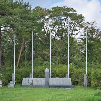 いわき市と古殿町、平田村にまたがる山です。