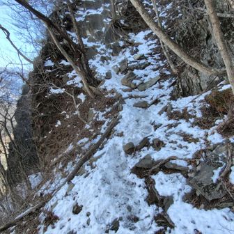 下った後で下から撮影。ここだけチェーンスパイクを着けました（その2）。