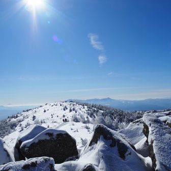 北峰からみた湯の丸のピーク