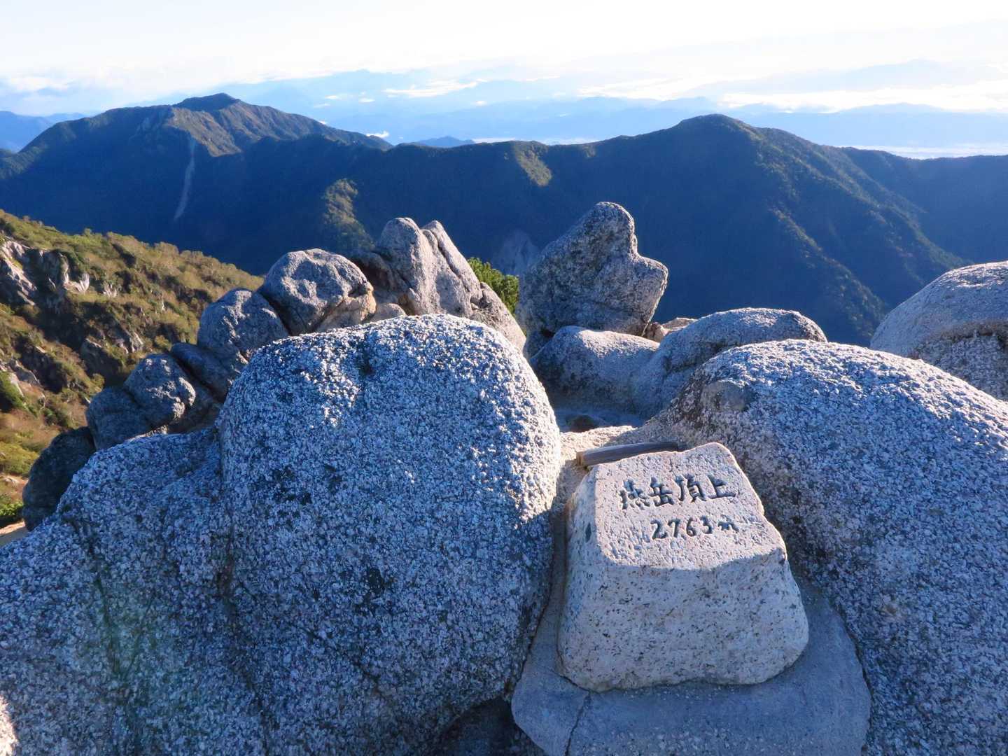 燕岳山頂( 標高 2,762.9m )