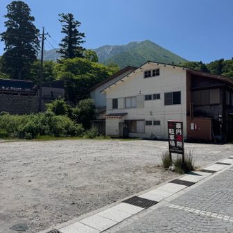 大山の稜線が見えます。