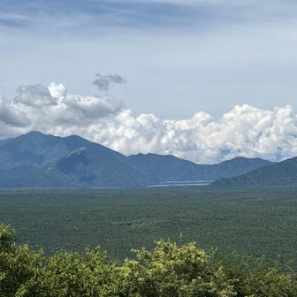 展望台より②
遠くに精進湖。