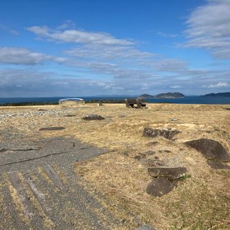 天守台の柱の跡が分かります