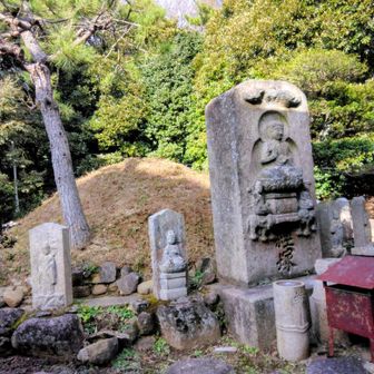 経塚。ここから、鷲尾山へLetGo～