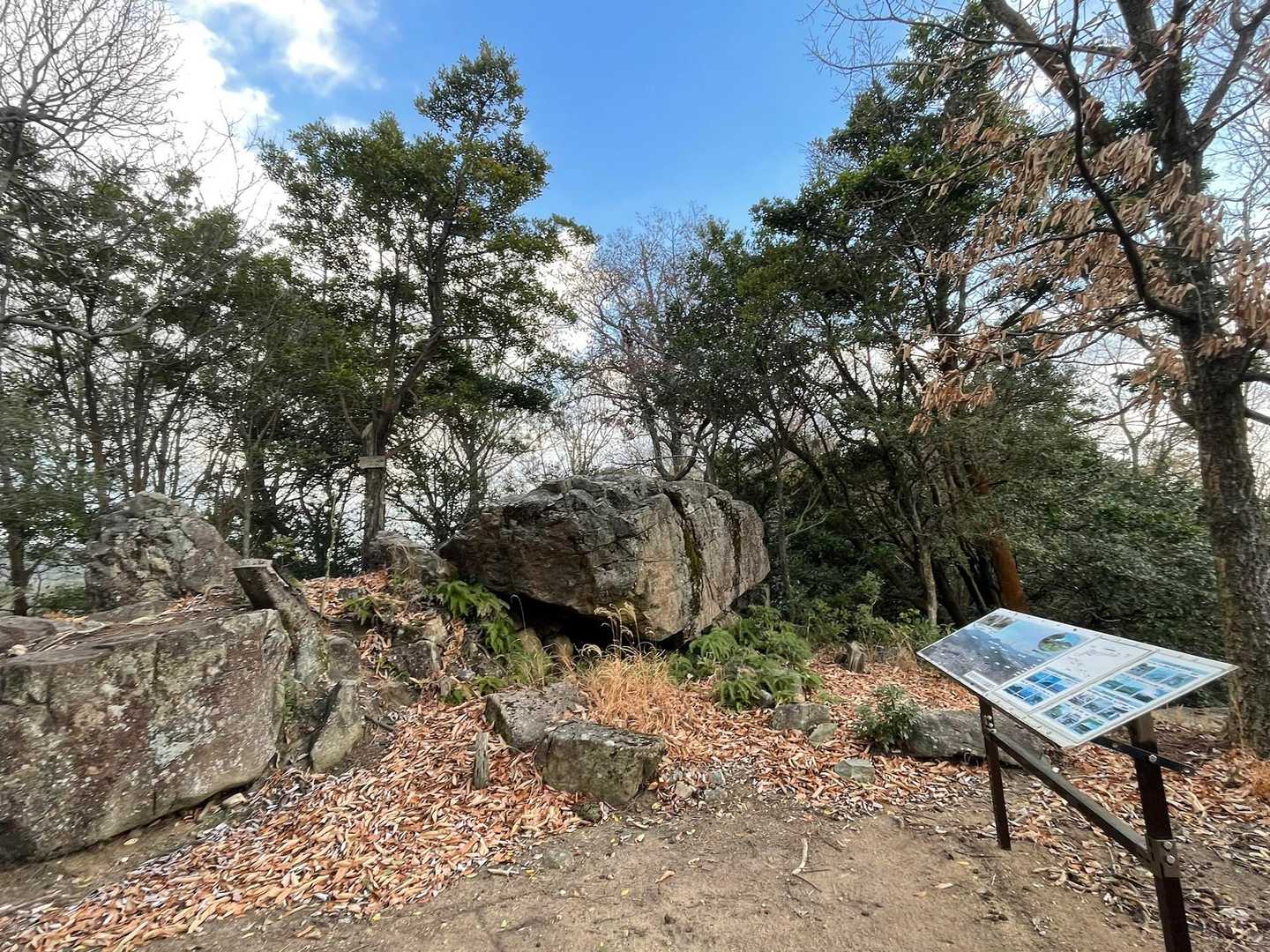 12分程度で山頂手前の展望所へ