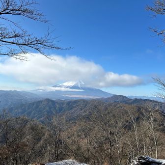昼ご飯を食べているうちに富士山の頭が隠れてしまいました。