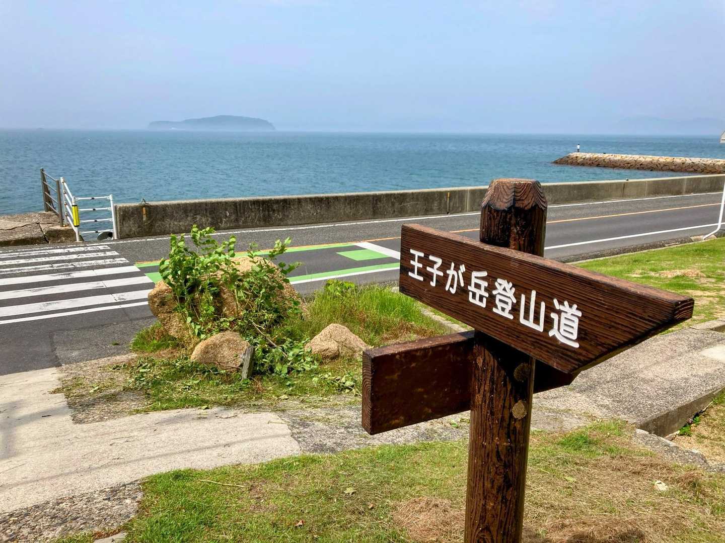 駐車場から登山道へ