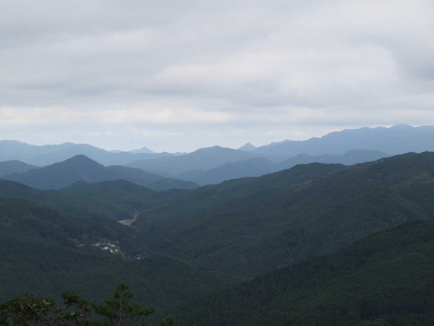 三重県方面の山が見えます。