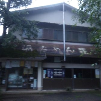 次の小屋に着いた