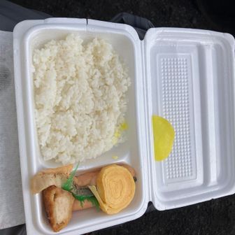 食欲も戻り、いただいた朝食を食べます。