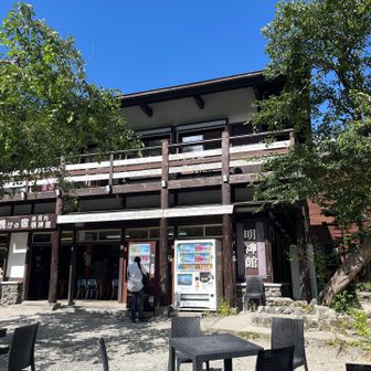 ここで徳本峠小屋に電話し「渋滞にはまって遅れます、すいません」とtel