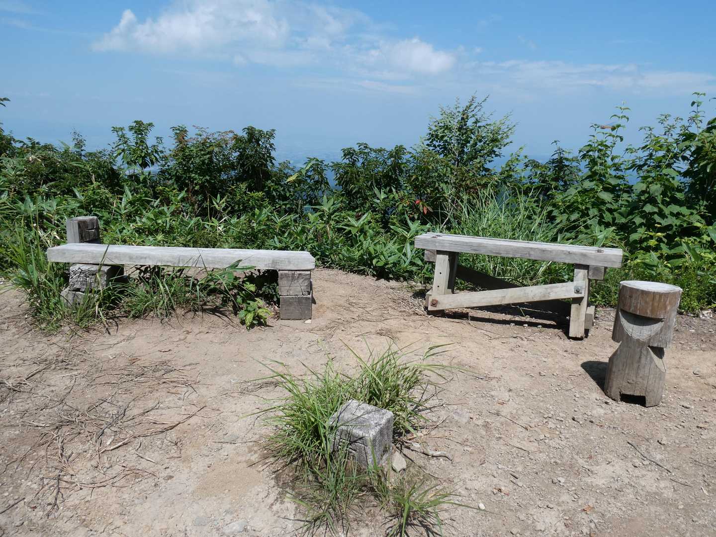 牛岳（西峰） △三角点