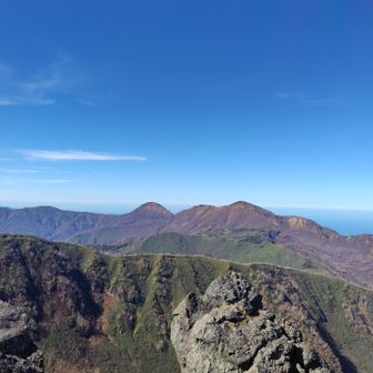 右から、火打山、影火打、新潟焼山、こうしてみると新潟焼山は結構独立峰