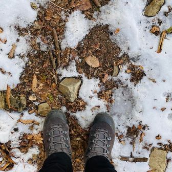 雪があらわれた。

チェンスパはいらなかったんですが…
泥濘と溶けかけの雪と落ち葉でめっちゃ怖かったです…