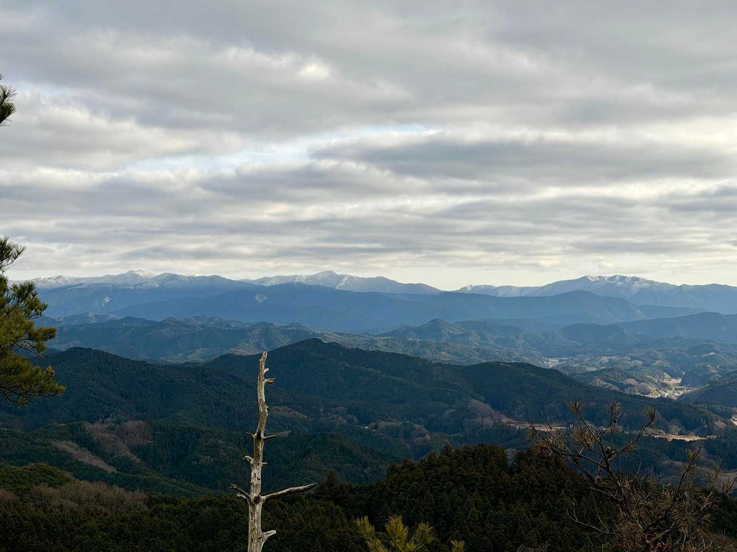 天狗岩👺展望台からの眺め

とっても良い眺め💕

遠くの山⛰️は
雪❄️を被っている🤍