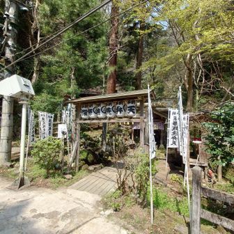 塔ノ沢駅でいつも気になっていた
弁財天。ランドマーク⑤のために初めて訪れた