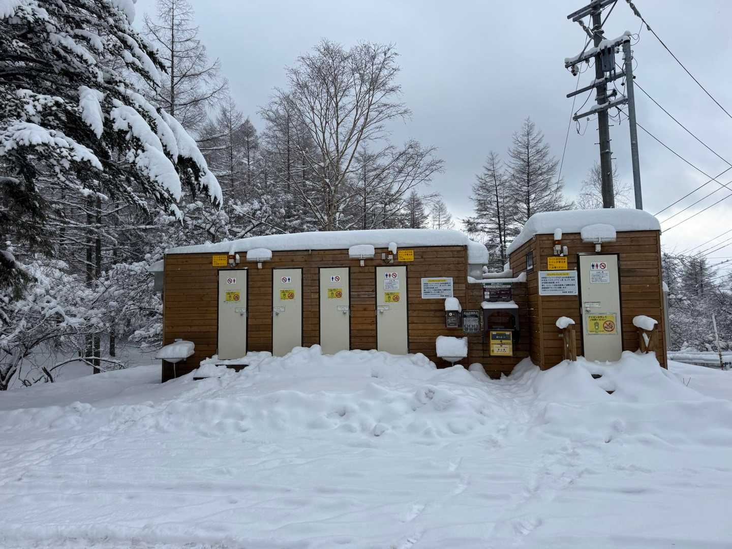 スズラン峠の駐車場のトイレ。
使えました。