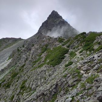 槍ヶ岳まであと少し　と思ったらこっからきつかった