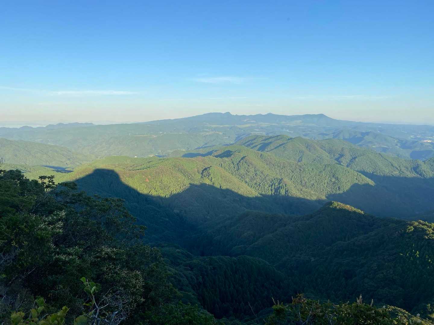 多良岳と虚空蔵山の影