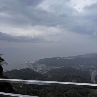 手すりから離れていれば大丈夫👌