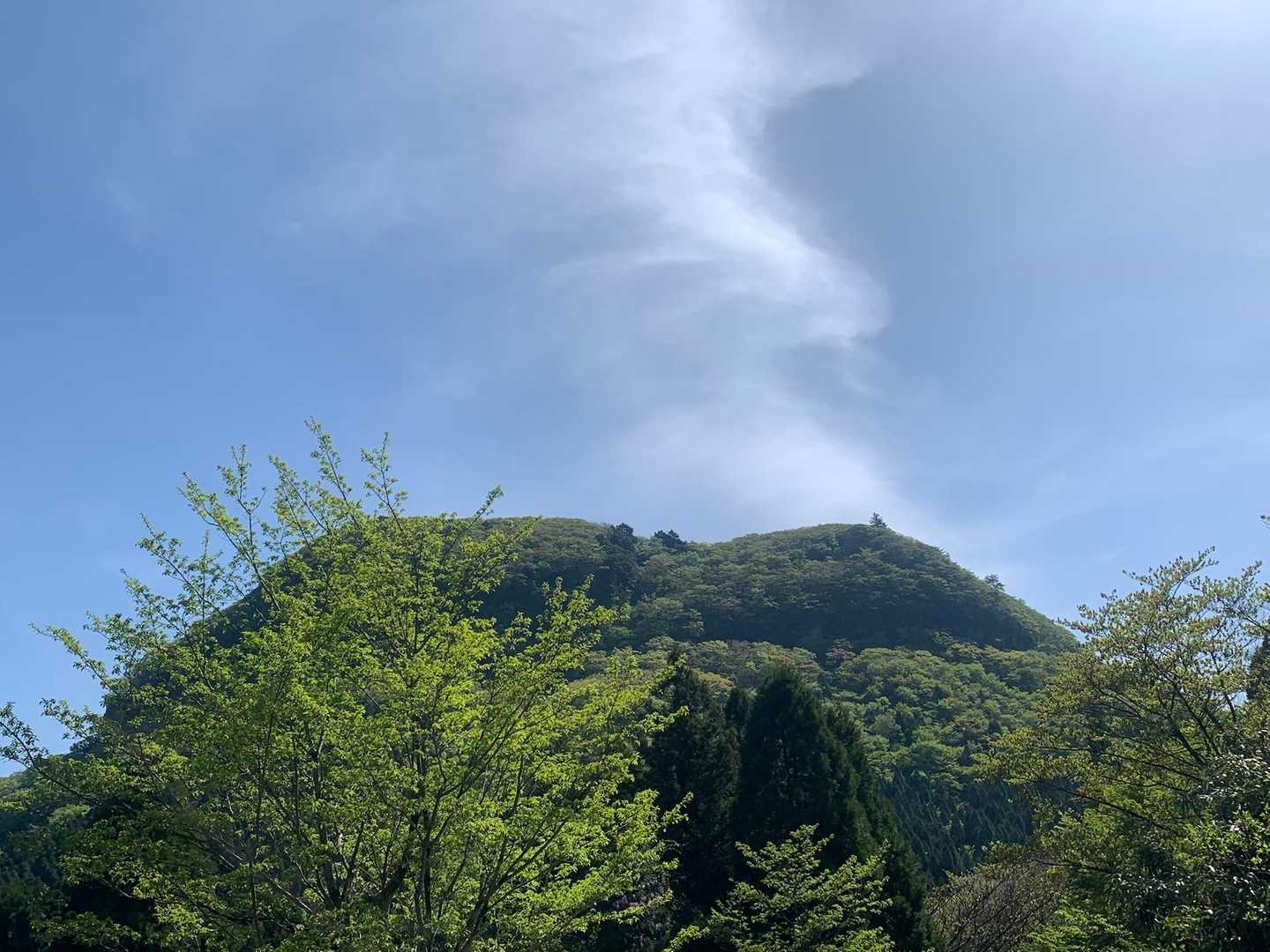 一ノ岳の上に不思議な雲