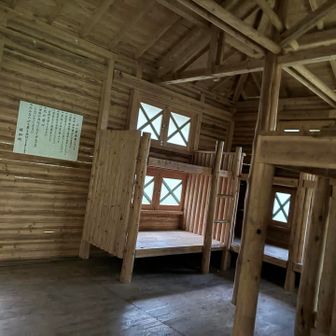 山小屋内部