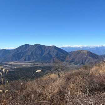 毛無山　雨ヶ岳　
右奥に南アルプス✨赤石〜塩見岳