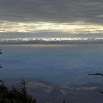 何がどうなっているのかわからないけど綺麗な雲🌈