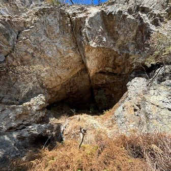 ついに洞穴到着です