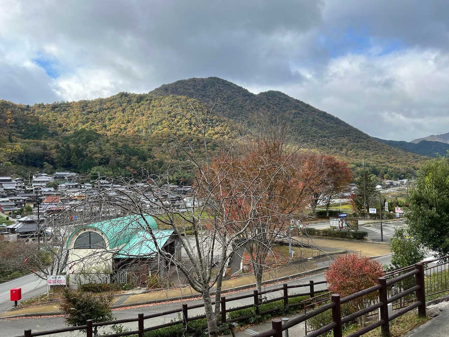 その隣りのこちらの山は和田寺山
また次回に登ろうと思います