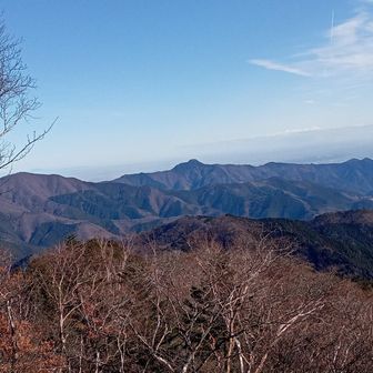 展望台から御前山、大岳山、馬頭刈山