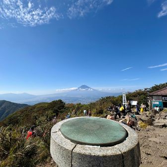 まあまあだネっ😉

前回の山行から比べたら雲泥の眺望デス😌