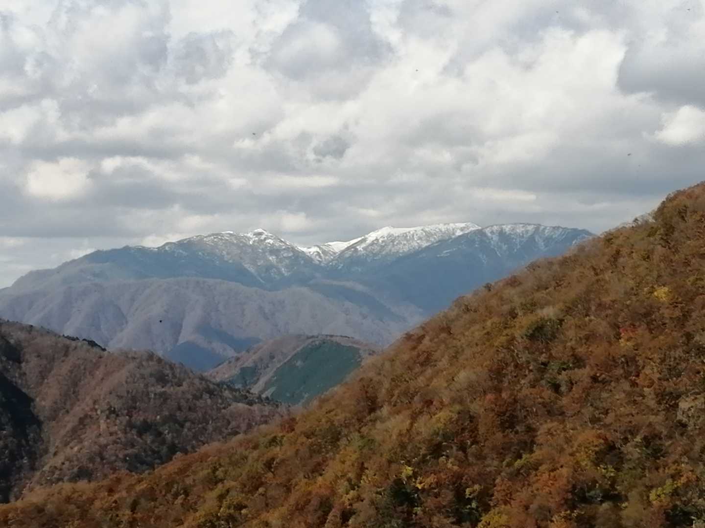 1か所、展望が良い箇所ありましたよ。あの雪山はなんだ？