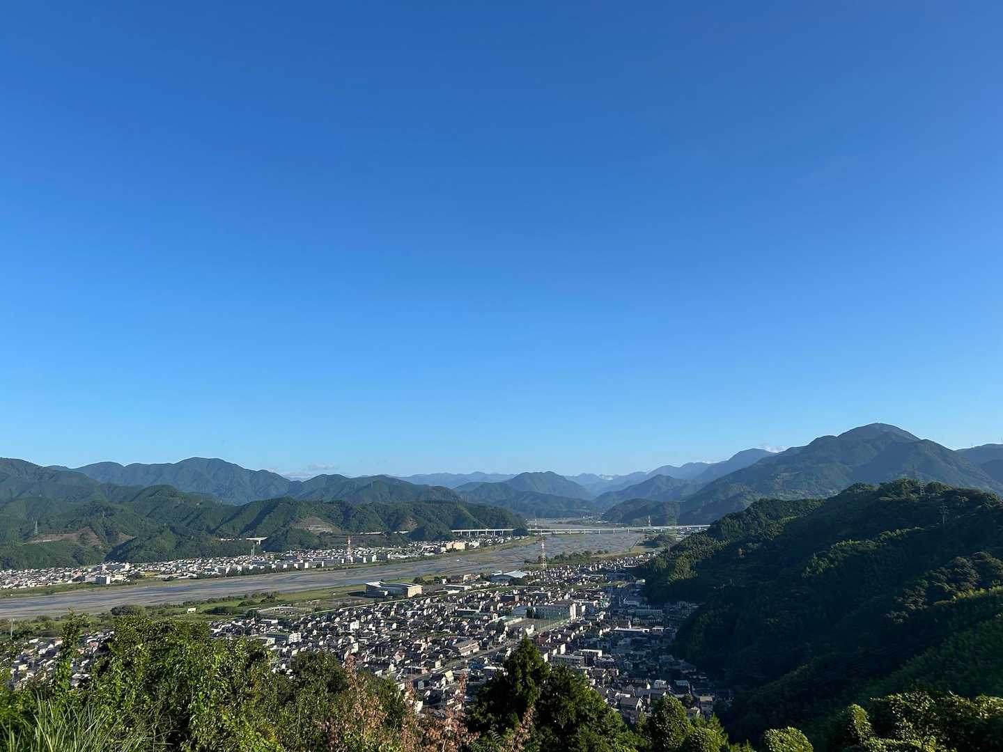 茶臼山⛰️（一本杉🌲）より🔭
三たび安倍川🏞️方面
