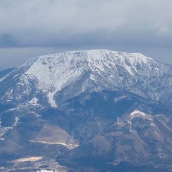 霊仙山最高点からの伊吹山！