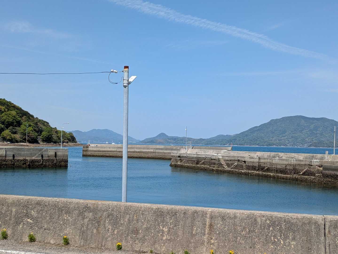 しかし初志貫徹

相ノ浦集会所までやってきました

集会所でなにやら人がいたので車停めていいか聞いたところ、今日は集会があるからまずいとのこと。

親切な御婦人が、となりの報恩寺の第二駐車場に停めたらいいと教えてくれた、関係者が来てるから言っといてあげるとのこと。
ありがとうございます😊