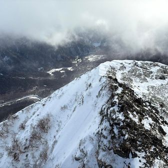 ガスが晴れて景色が広がりました。