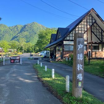  戸隠牧場🐄
朝の静かな牧場を横切って登山道へ向かいます！